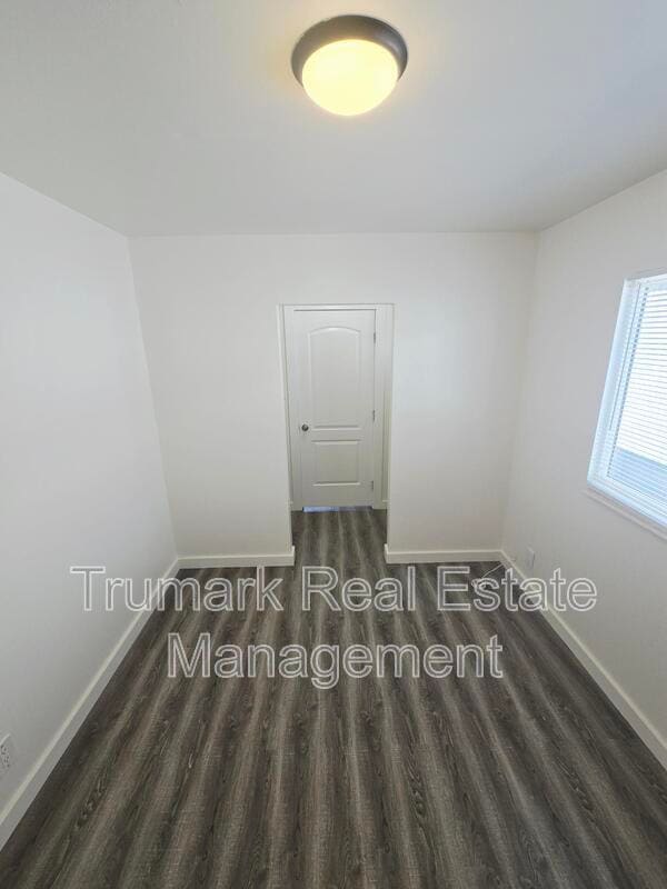 Building Photo - 1020 S Gerhart Ave