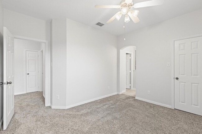 Building Photo - 821 High Willow Dr