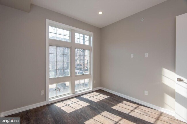 Building Photo - 1340 S 13th St