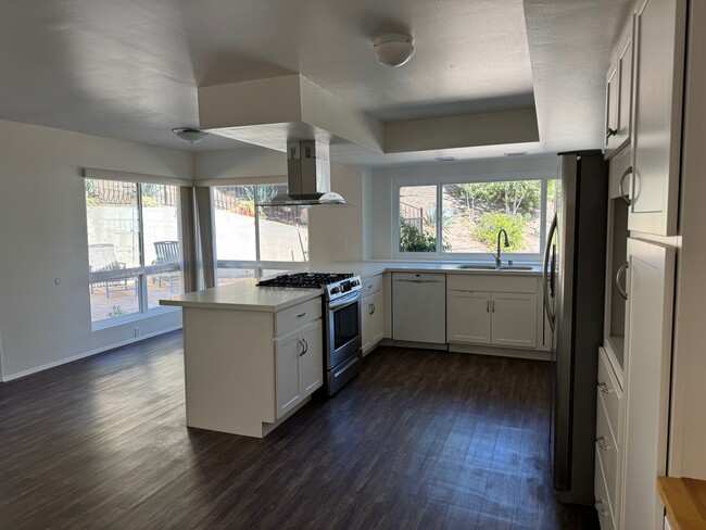 New eat in kitchen with tons of storage and quartz countertops - 2571 Cordelia Rd