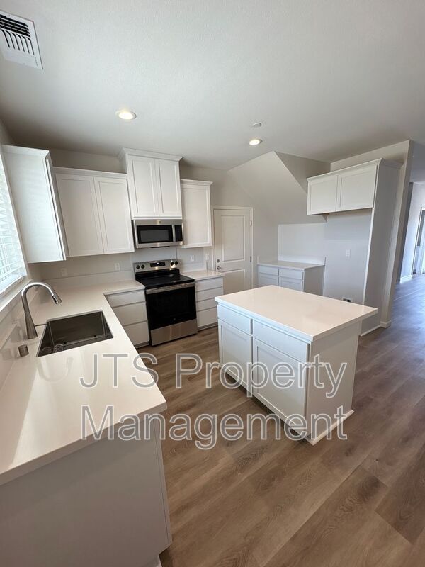 Building Photo - 38 Oak Manor Way
