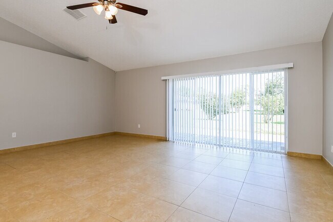 Building Photo - 653 Cotulla Dr