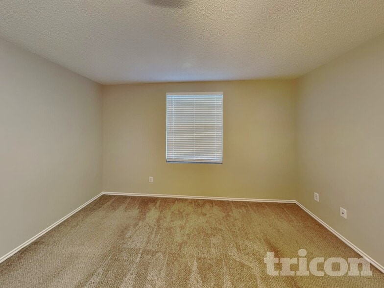 Building Photo - 2904 Crimson Clover Dr