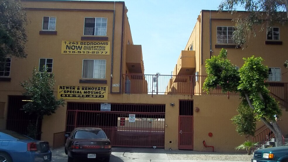 Delano Manor 14212 Delano St Van Nuys CA 91401 Apartment Finder