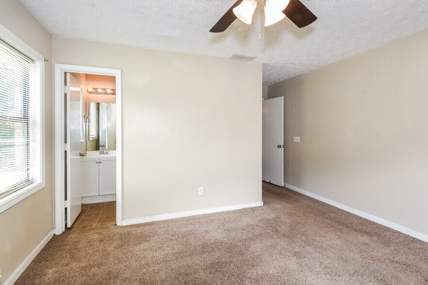 Building Photo - 169 Kimberly Way SW