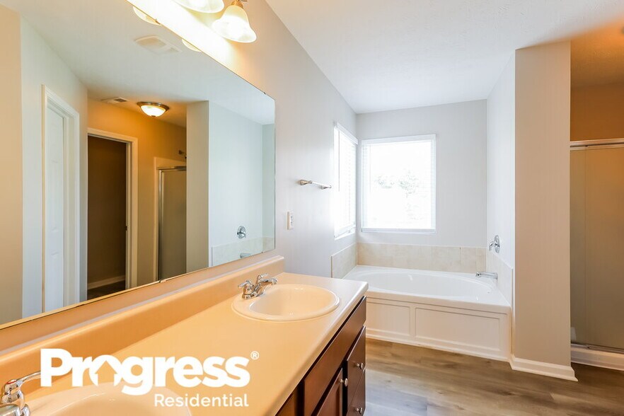 Building Photo - 11402 High Grass Dr