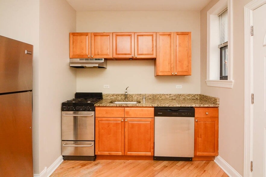 Building Photo - 896 Green Bay Rd