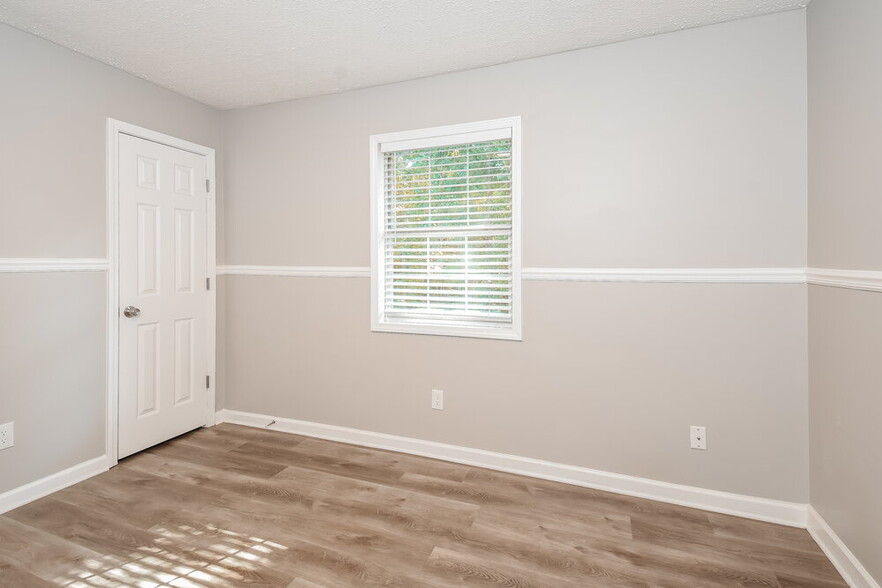 Building Photo - 3756 Cherokee Overlook Dr
