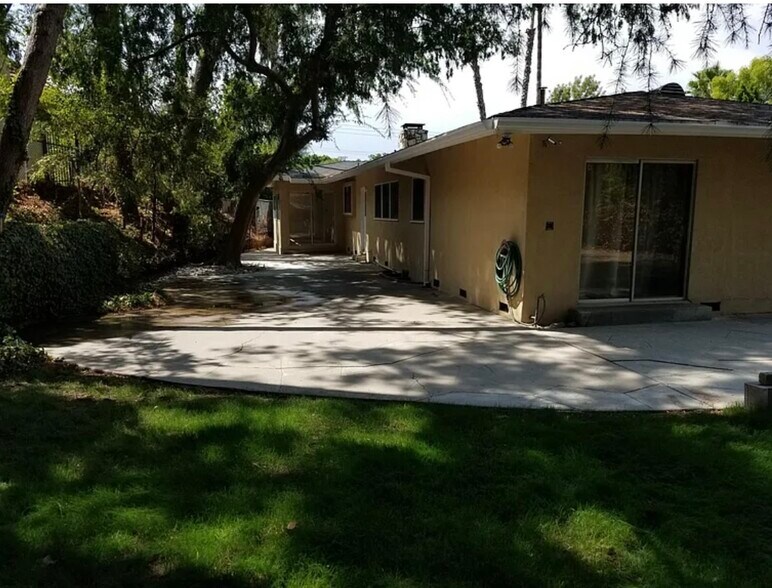 Building Photo - 4748 Zelzah Ave