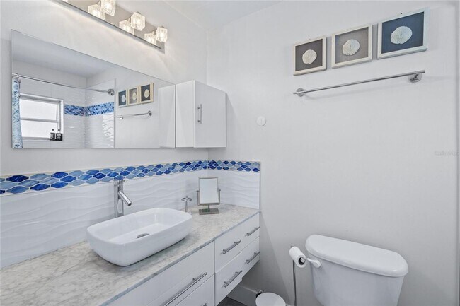 Building Photo - 2/2 luxury pool home in Sarasota, unfurnished annual rental