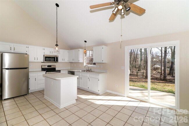 Building Photo - 729 Rebecca Jane Dr