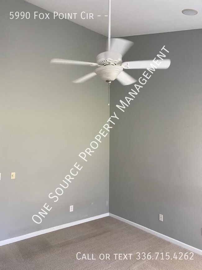 Building Photo - 5990 Fox Point Cir