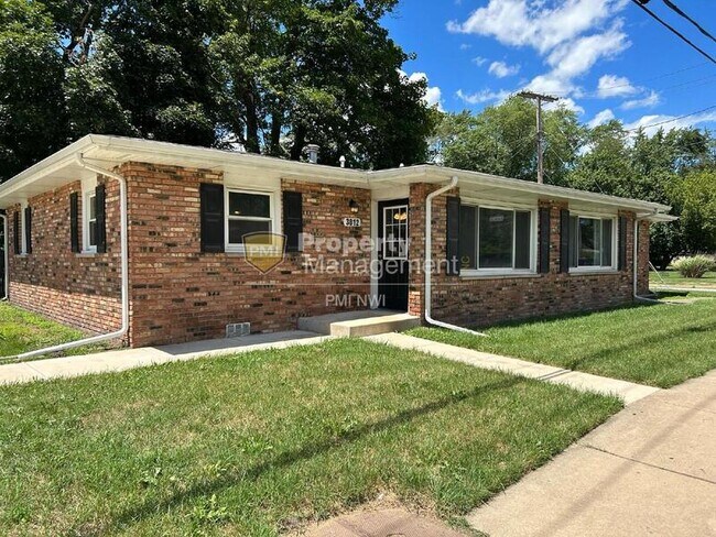 Primary Photo - 3010-3012 Willowcreek Rd