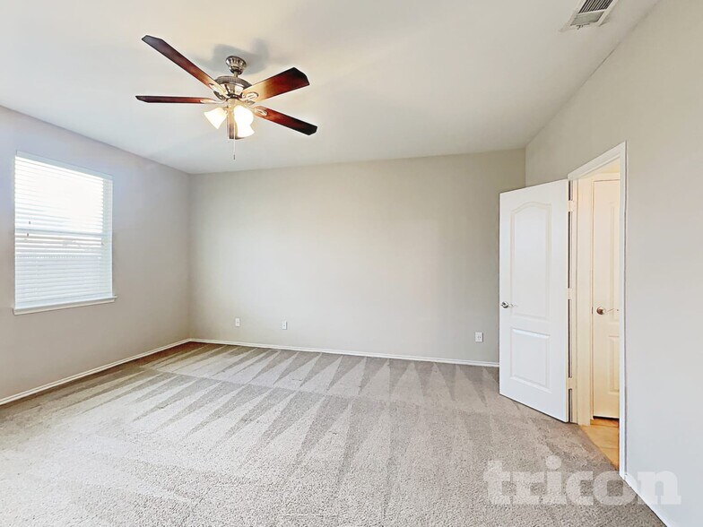 Building Photo - 2106 Rose May Dr