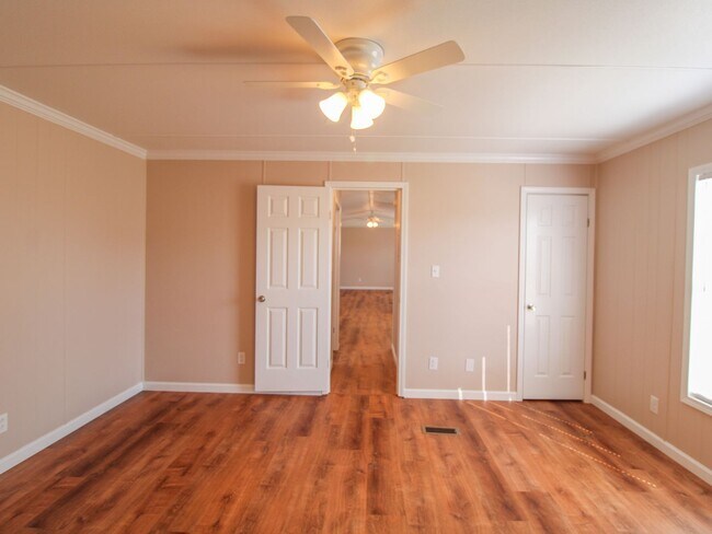 Building Photo - Recently Updated Manufactured Home!