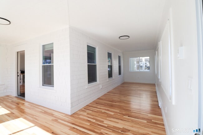 Building Photo - 10 Park St