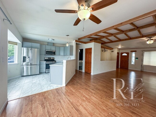 Building Photo - Rambler with 2-Car Garage, RV/Boat Parking...