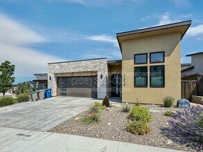 Building Photo - 7024 E Los Carneros Dr