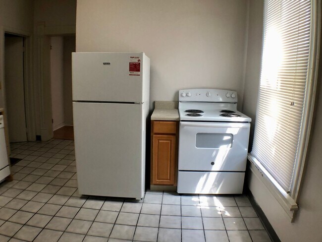Building Photo - 1 Bed / 1 Bath on 10th Ave close to Wexner Medical Center