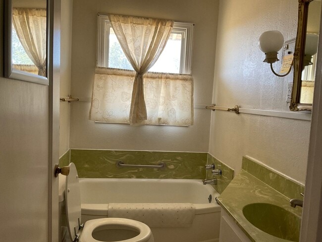 Building Photo - 10 ACRES with an AMAZING 3 Bedroom 2 Bath ...