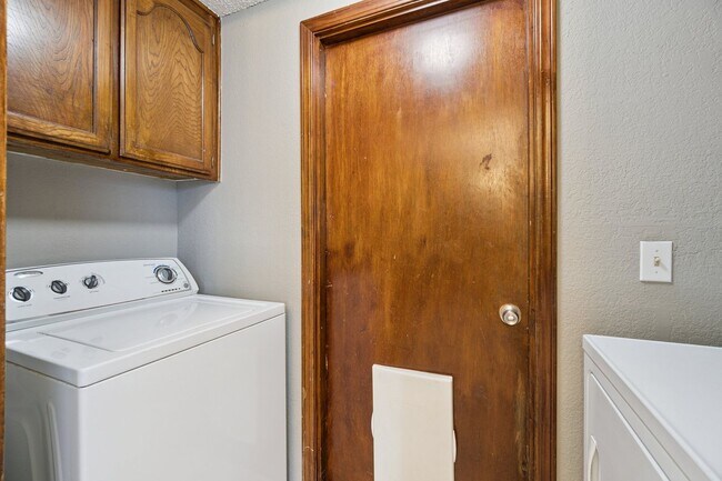 Building Photo - 1205 Swan Lake Rd