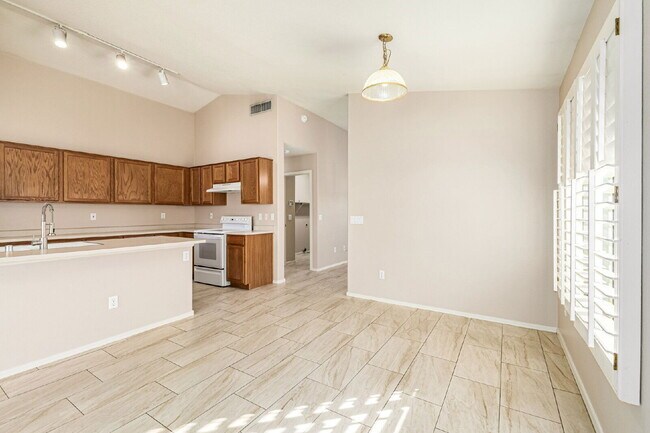 Building Photo - 9438 W Monroe St