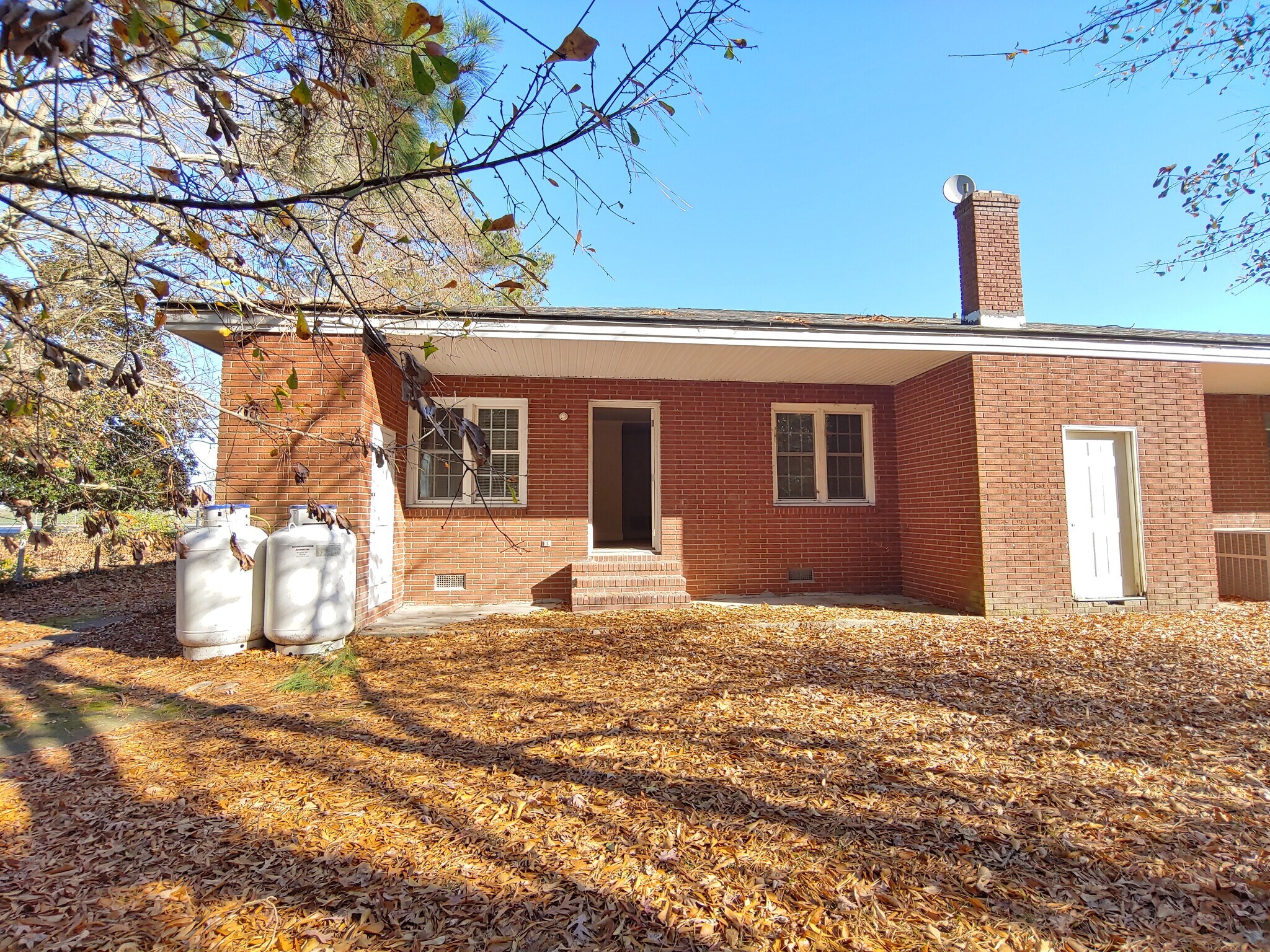 Building Photo - 3922 E Ash St