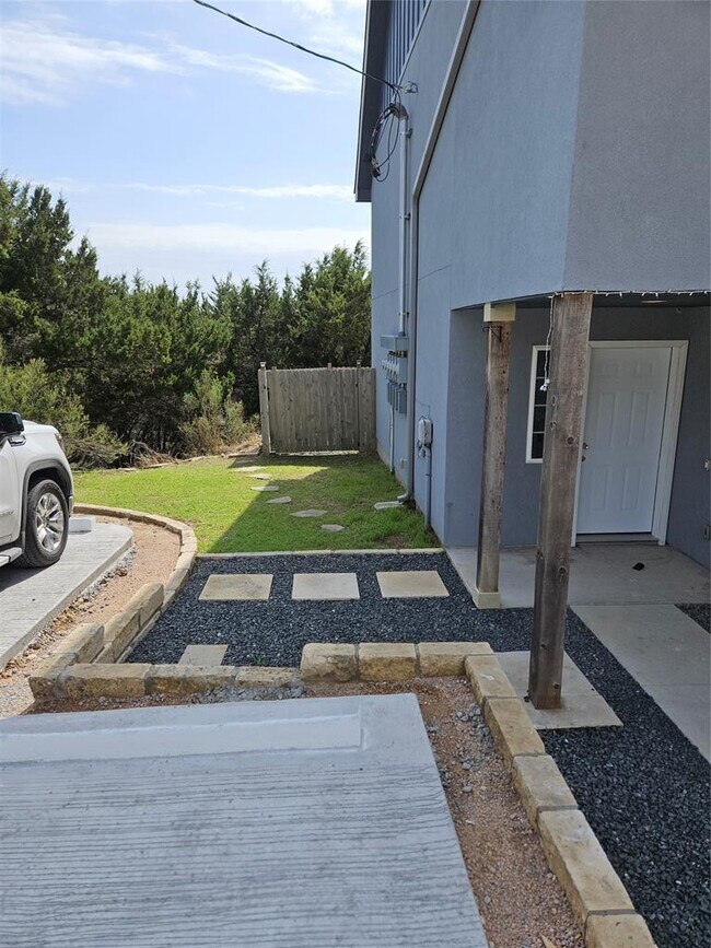 Building Photo - 5911 Lago Vista Way