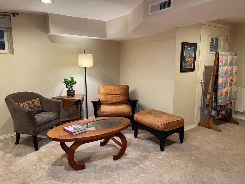 Building Photo - 4041 E Burnside St