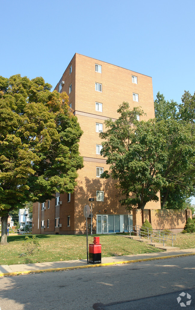 Building Photo - Golden Towers