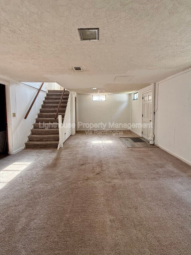 Building Photo - 2118 Woodbine Ave