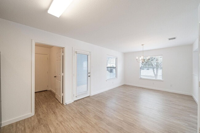 Building Photo - 1600 Big Thicket Dr