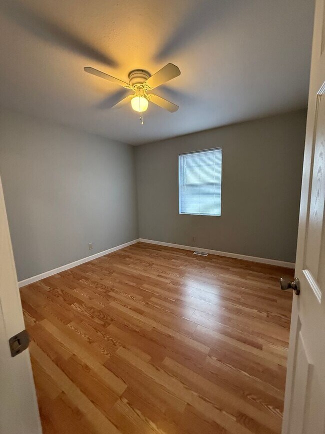 Building Photo - Fully remodeled 3 bedroom in great neighborhood - Iola