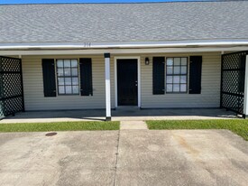 Building Photo - 214 Gloria St