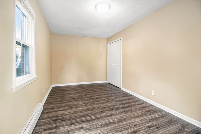 Building Photo - 392 Firwood St