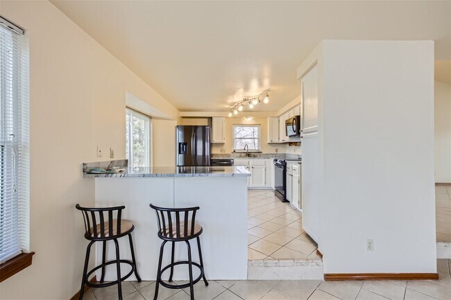 Building Photo - Beautiful Home in Summer Valley!