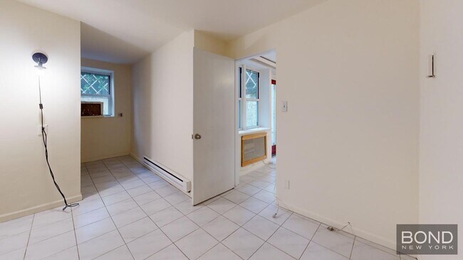 Building Photo - 286 W End Ave