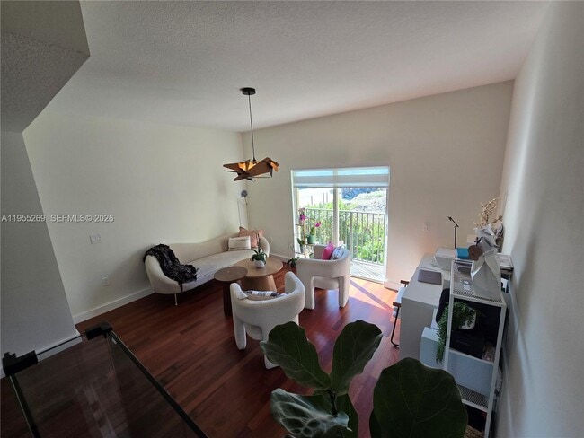 Building Photo - 738 NE 90th St