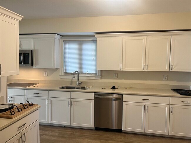 Building Photo - 66 Humphrey St