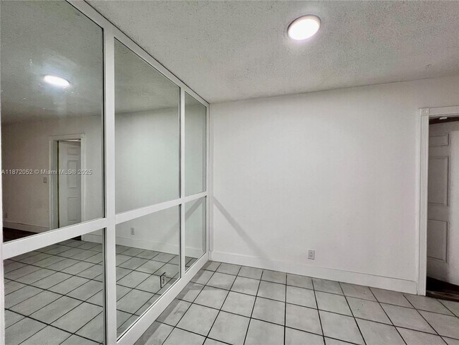 Building Photo - 805 SW 30th St