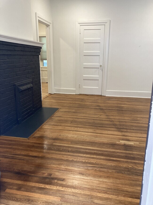 Building Photo - 951 W Branch Ave