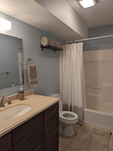 Building Photo - 271 Hildred Dr