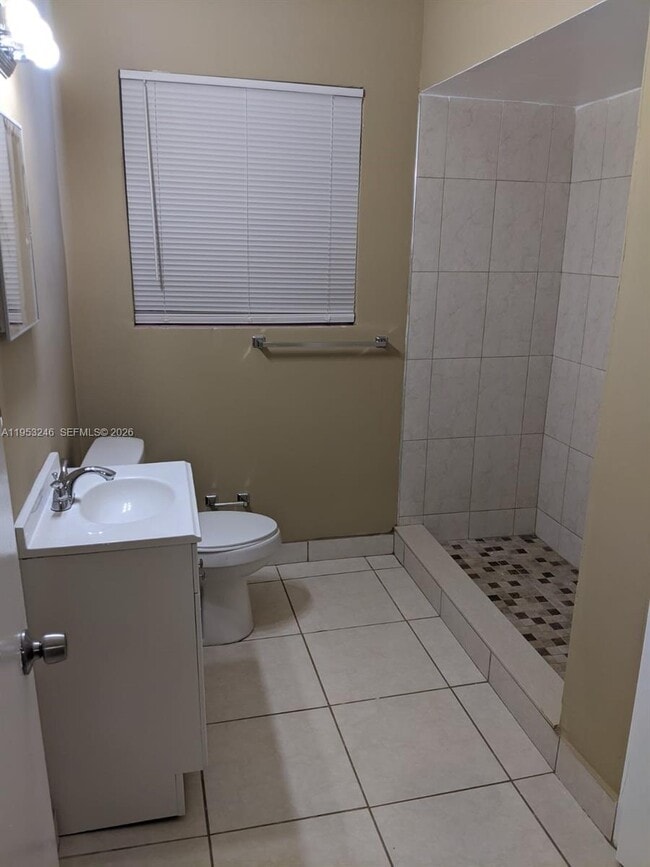 Building Photo - 928 SW 8th Ave