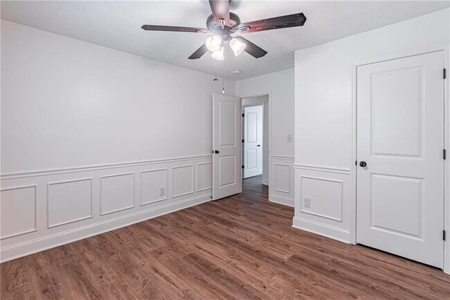 Building Photo - 9630 Pine Thicket Way
