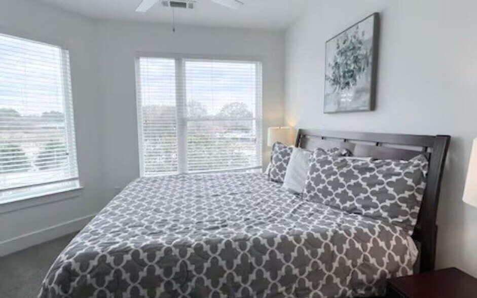 Building Photo - 688 Angier Ave NE