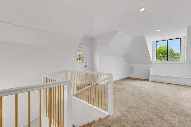 Building Photo - 1492 W 28th St