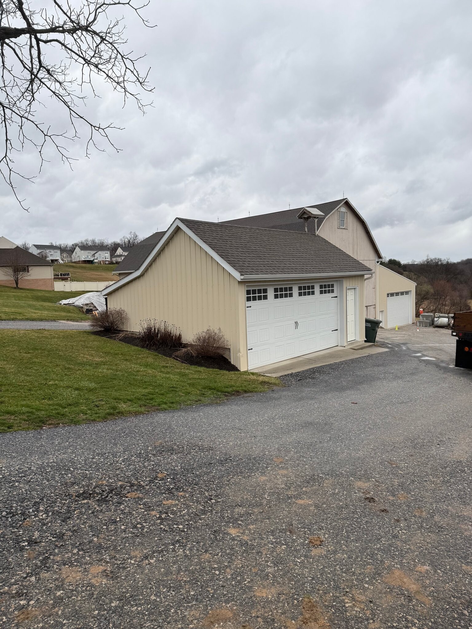 Building Photo - 7350 Seneca Ridge Dr