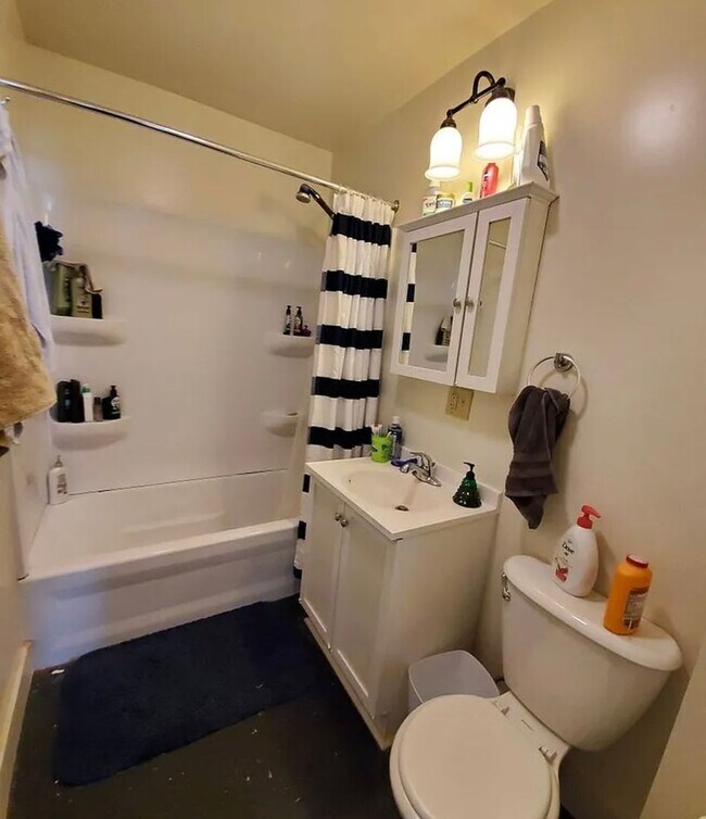 Building Photo - 5BR - Walk to Campus!