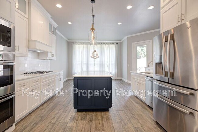 Building Photo - 15121 SE 56th St