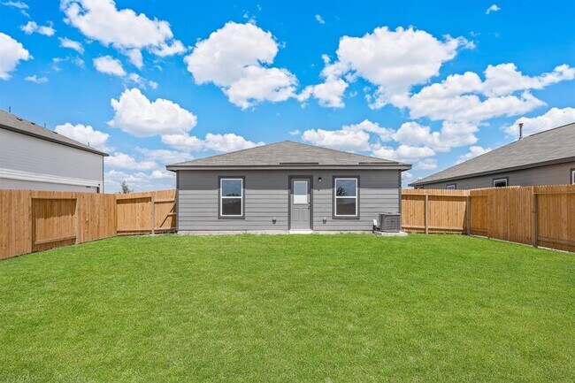 Building Photo - 314 Low Pasture Trl